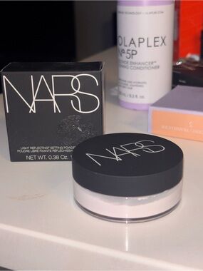 NARS Light Reflecting Loose Setting Powder in Translucent Crystal
